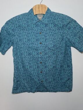 L.L. Bean Medium Geometric Button-Up Short Sleeve Traditional Fit Cotton Shirt
